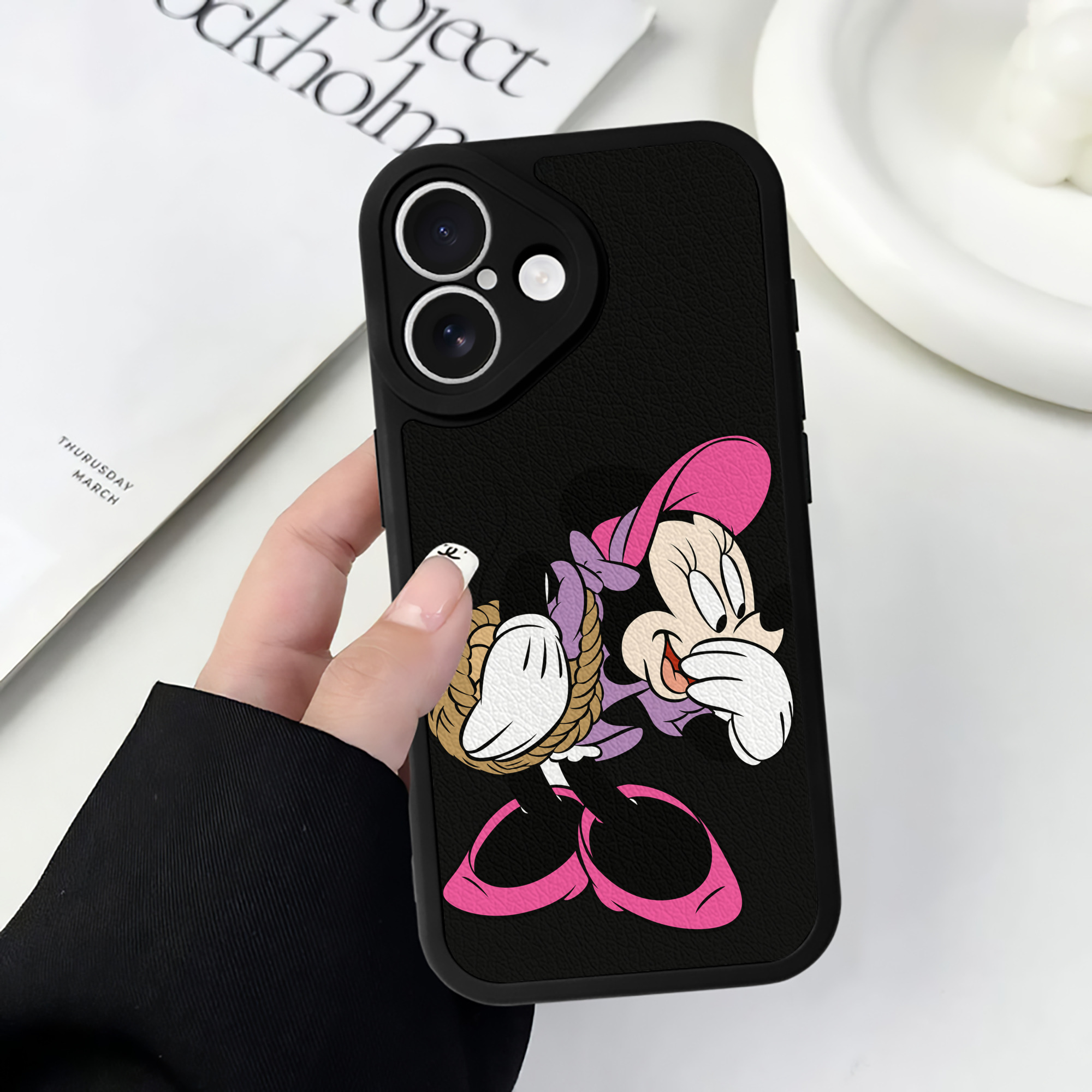 （画像用） ミッキーマウス Mickey Mouse 【iPhone 16シリーズ対応】シリコンスマホケース（レザー調） 材質：シリコン